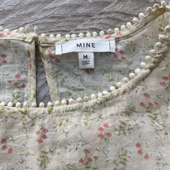 Floral Ruffle Top - Picture 3 of 5